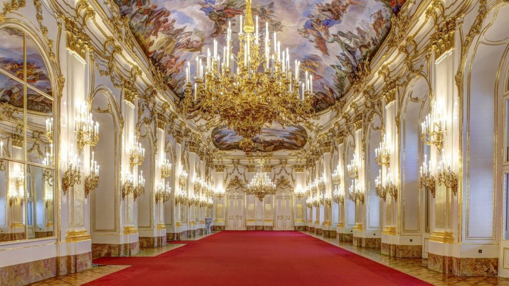 Private Trip Eropa - Pemandangan malam Budapest dan Sungai Danube dalam rute Imperial Waltz Triplelines.