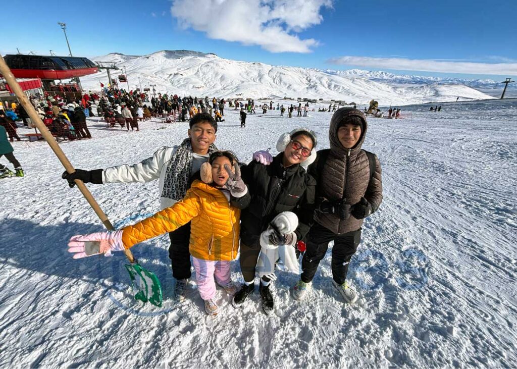 four teens in snow mt erciyes with shovel